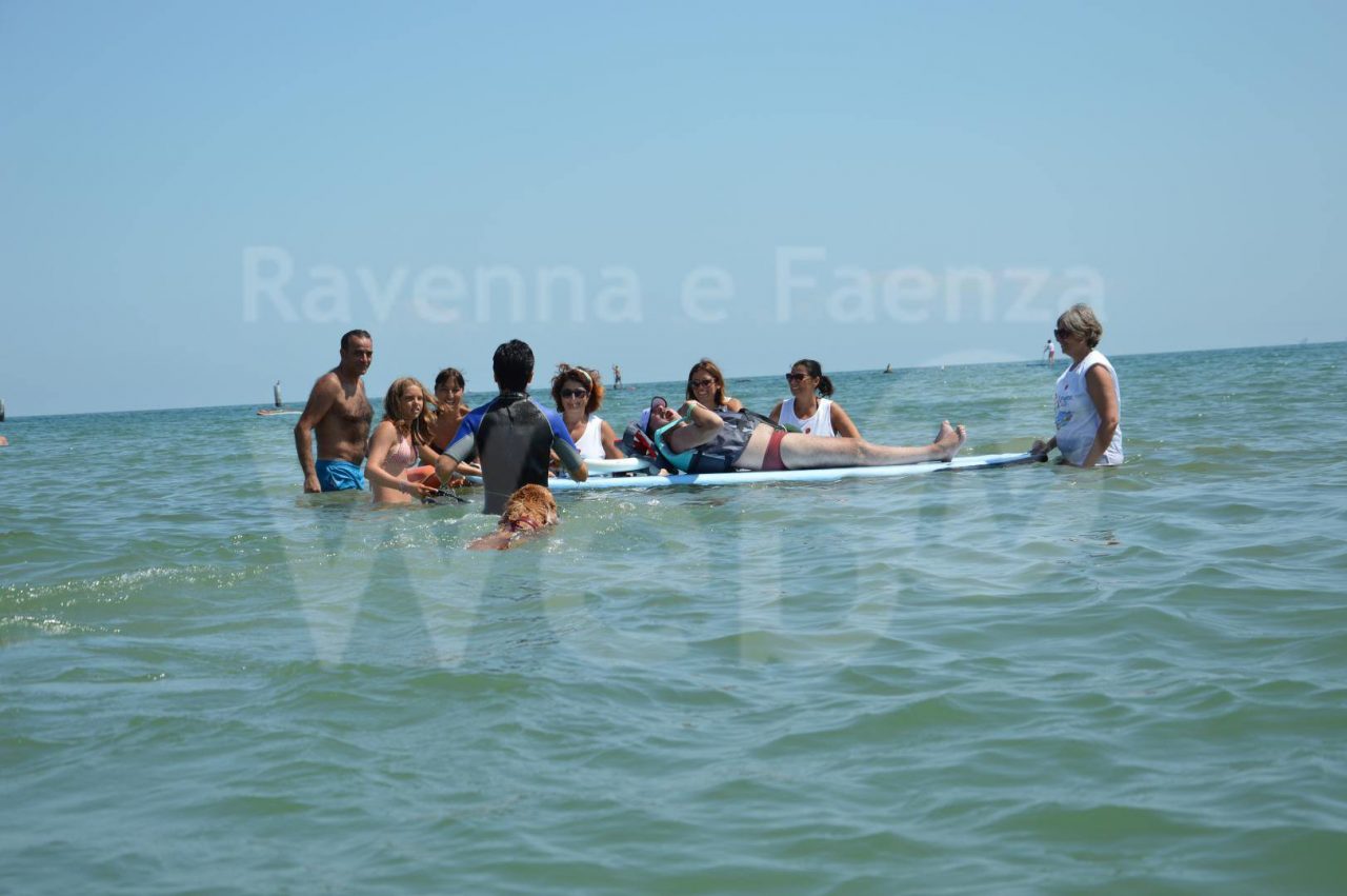 Before the Flood: Solidarietà, una giornata al Bagno “Tutti al mare, nessuno escluso” [da RavennaWebTv]