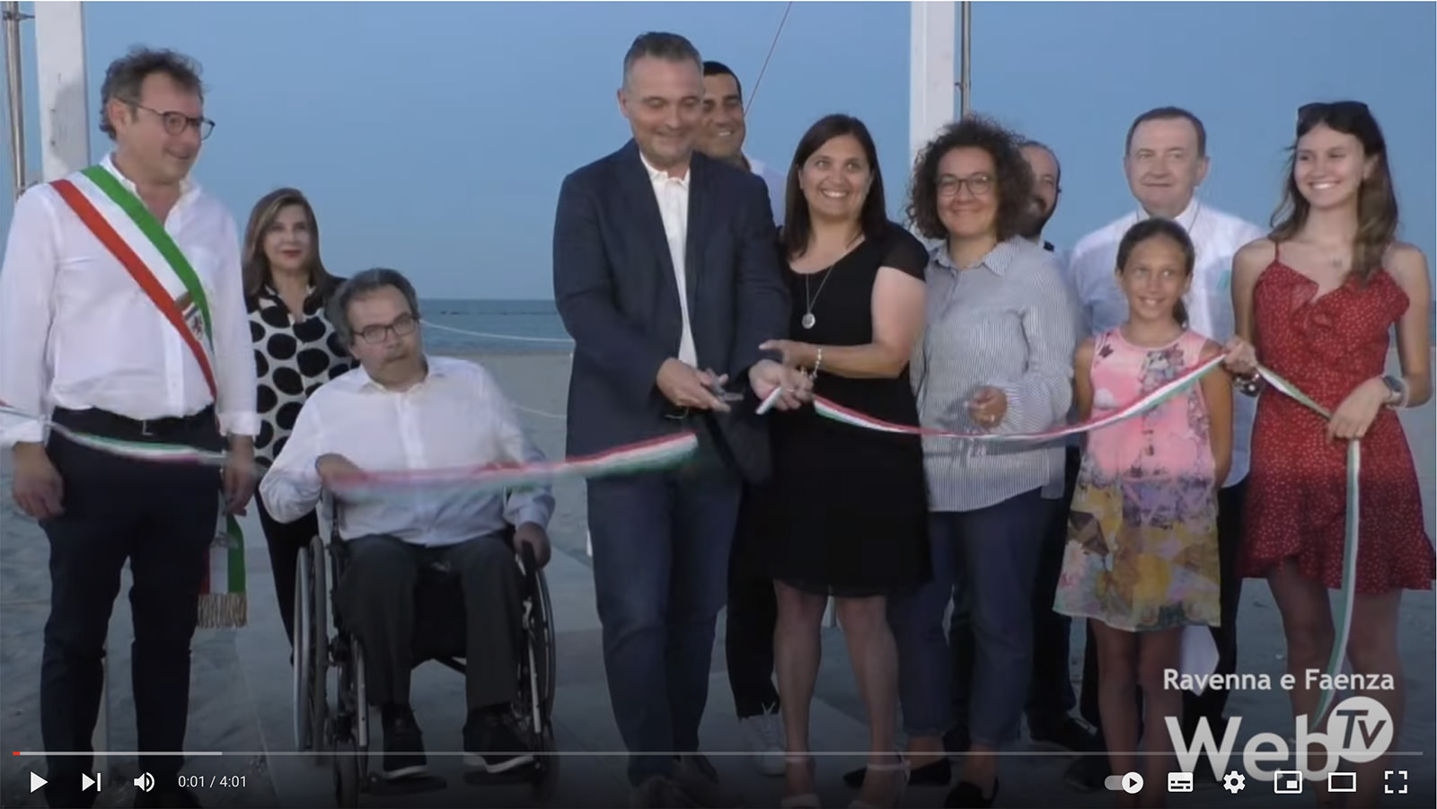 Inaugurata la spiaggia per le persone con disabilità:”Lavoriamo per rendere permanente l’esperienza” [RavennaWebTv]